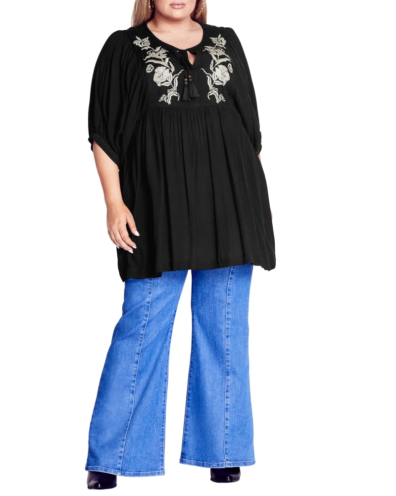 Front of a model wearing a size 18 TUNIC DRESS ARLA EMBROIDERY in Black / White by Aveology. | dia_product_style_image_id:297807